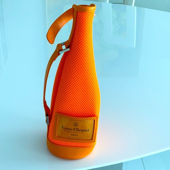 Verve Clicquot neoprene insulated champagne carrier jacket with handle . - Picture 2 of 3